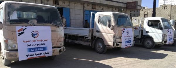 قافلة غذائية لحرائر اليمن دعماً للمقاتلين في جبهة نهم شرق صنعاء