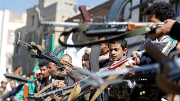 "نصف الراتب أم خفيّ حنين".. حكاية الخديعة التي توقع بها مليشيات الحوثي المجندين في محارقها