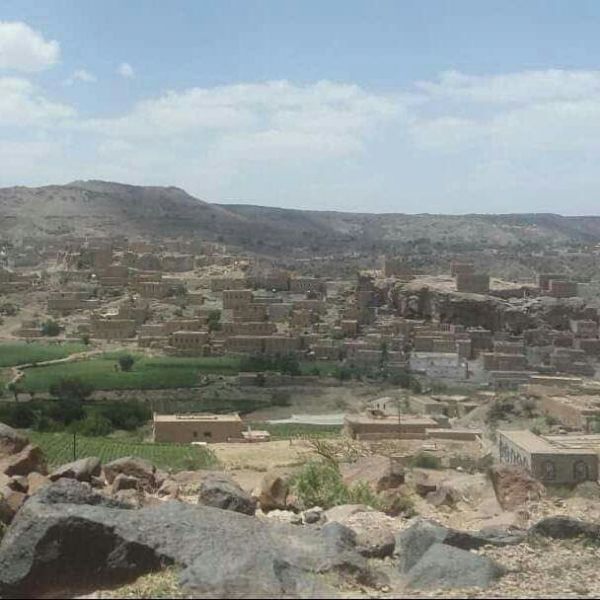 قرية المشاخرة بذمار.. حصار وقصف حوثي بالأسلحة الثقيلة