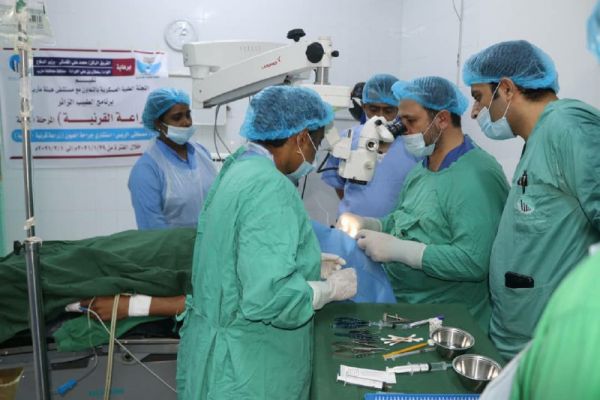 اللجنة الطبية تدشن المرحلة الثانية من مخيم (زراعة القرنيات) بمأرب