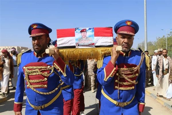 بحضور رسمي وشعبي.. تشييع مهيب لجثمان الشهيد العميد محمد العسودي بمأرب