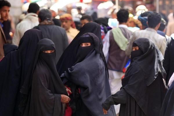 ما السر وراء تجنيد مليشيا الحوثي للموظفات في القطاع الحكومي الخاضع لها في صنعاء..؟