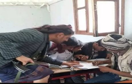 اختبارات "الثانوية والأساسية" بصنعاء.. المليشيا تعزز ظاهرة "الغش" وتقسم الطلاب طائفياً في قاعات الامتحان