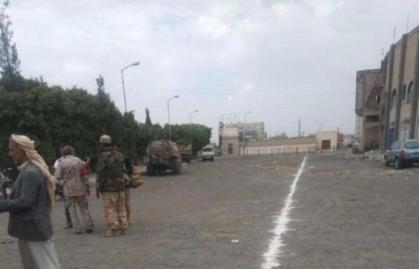 الحكومة تدين سطو قيادي حوثي على نصف مساحة الإستاد الرياضي في ذمار