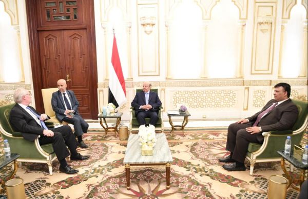 الرئيس هادي: شعبنا لن يسمح بالتجربة الايرانية وسيتصدى بصلابة للمشاريع التدميرية