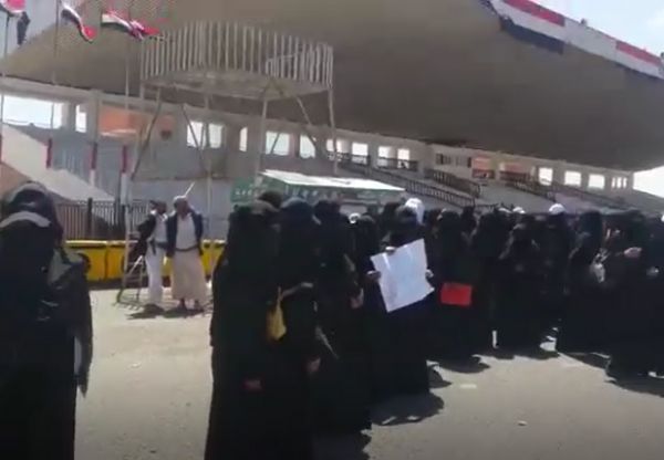 في يوم القضاء على العنف ضد المرأة.. "الحوثية" العدو الأكبر لنساء اليمن.. لماذا؟