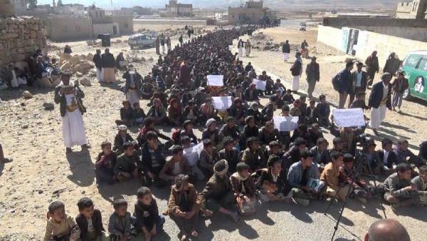 استغلال وتجنيد وتعبئة حوثية.. لا يوم "مدرسي" لطلاب صنعاء