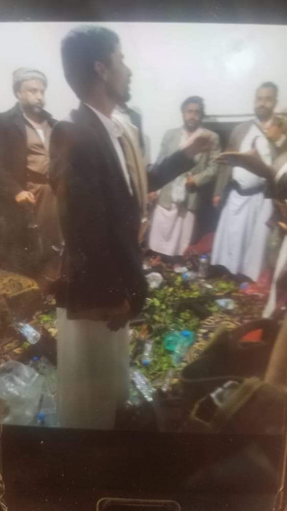 اشتباكات مسلحة بين قيادات حوثية في عمران بسبب خلاف حول الجبايات