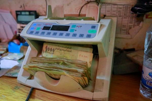 سخط شعبي جراء معاودة ارتفاع أسعار العملات الأجنبية أمام الريال اليمني