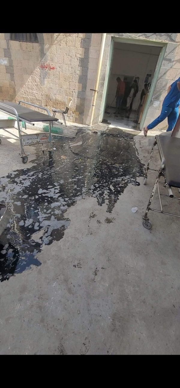 مليشيا الحوثي تفرض إتاوات مالية على العاملين في الصرف الصحي