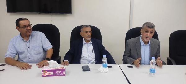 القطاع الخاص يُحذر من تفاقم الأزمة الاقتصادية والغذائية في اليمن