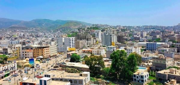 قيادي حوثي ينهب بقوة السلاح منزل لأحد المواطنين في إب