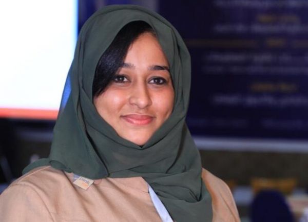 مليشيا الحوثي تواصل اختطاف الناشطة فاطمة العرولي للشهر الرابع
