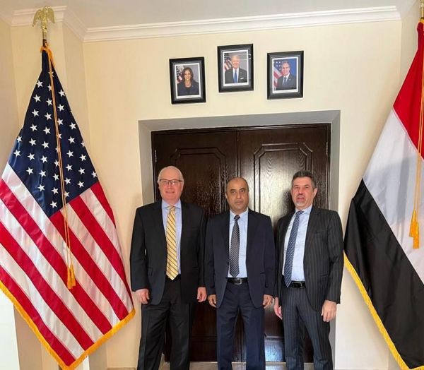 مباحثات يمنية أمريكية لمناقشة تداعيات الهجمات الحوثية على موانئ تصدير النفط
