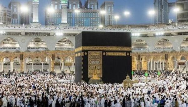 ليلة القدر.. امتلاء ساحات الحرم والشوارع المحيطة به في ليلة 27 رمضان