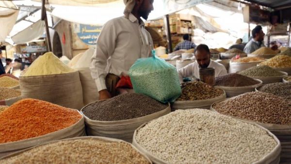 ارتفاع "مخيف" في أسعار المواد الغذائية بـ "صنعاء"