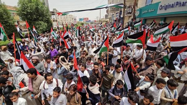 وقفات شعبية في تعز ومأرب تندد بالجرائم الجماعية لقوات الاحتلال الإسرائيلي في غزة