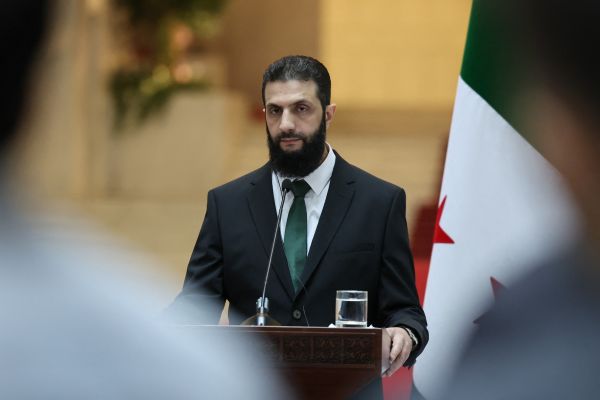 تشكيل لجنة للتحقيق.. الشرع: لن نتسامح مع فلول النظام