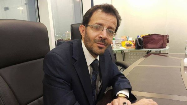 وفاة الشاعر البكالي في صنعاء بعد معاناة مع المرض