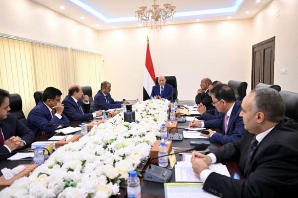 اجتماع للجنة إدارة الأزمات برئاسة العليمي يحذر الحوثيين من جرّ اليمن إلى الحرب الدائرة بين إيران وإسرائيل