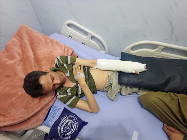 ناشط حوثي يتعرض للضرب المبرح وسط صنعاء