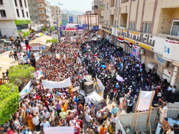  تعز.. تظاهرات حاشدة للمطالبة بالقبض على المتهمين بقتل إفتهان المشهري