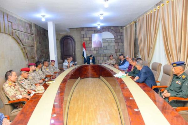 اللجنة الأمنية بتعز تشدد على سرعة تنفيذ خطة نزع السلاح
