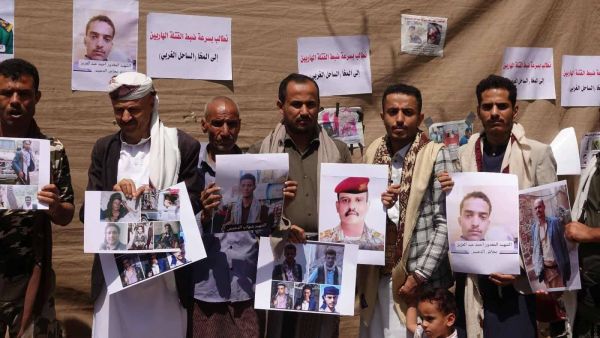 وقفة احتجاجية في تعز تطالب طارق صالح بتسليم قتلة لجأوا إلى المخا
