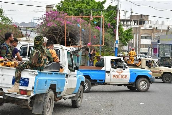 تعز.. الشرطة تضبط مطلوبين أمنياً لمحافظات عدة ضمن تنسيق أمني مشترك