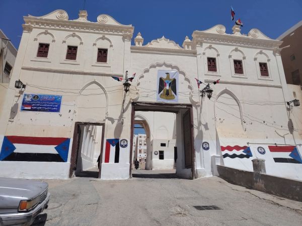 الانتقالي على خُطى الحوثيين.. جميح يحذّر من تشويه مباني شبام التاريخية كما حدث في صنعاء الانتقالي على خُطى الحوثيين.. جميح يحذّر من تشويه مباني شبام التاريخية كما حدث في صنعاء