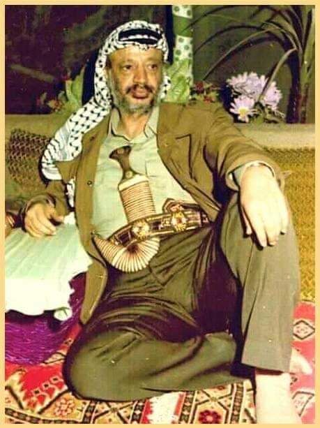 صنعاء.. فيلا "ياسر عرفات" المنهوبة تُشعل صراعًا داخليًا بين قيادات الحوثيين صنعاء.. فيلا "ياسر عرفات" المنهوبة تُشعل صراعًا داخليًا بين قيادات الحوثيين