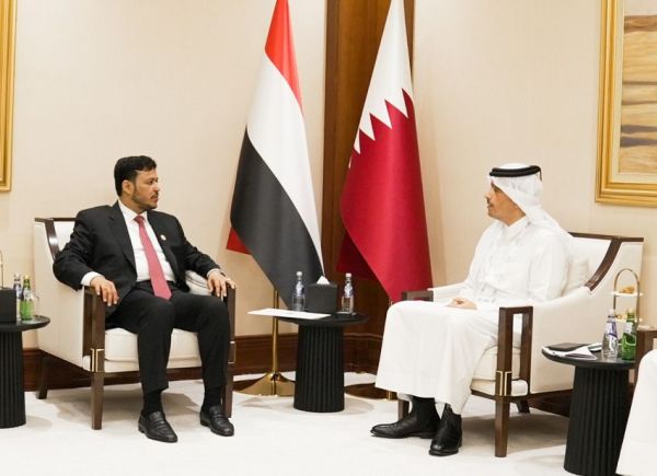 الدكتور عبدالله العليمي يبحث مع رئيس وزراء قطر المستجدات في اليمن