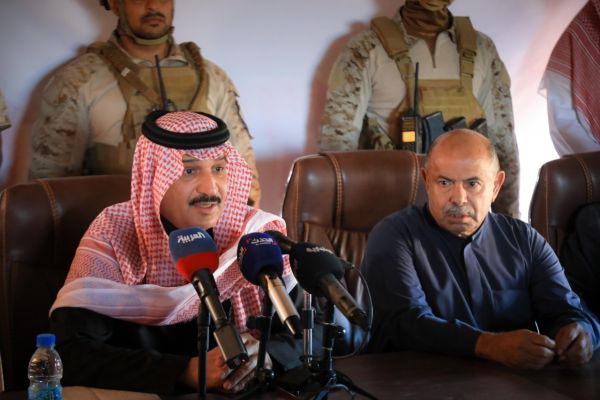الوفد السعودي والخنبشي يصلان الوادي.. والقحطاني: المملكة ترفض محاولة الانتقالي فرض أمر واقع بحضرموت