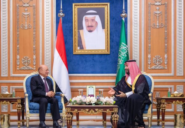 الرئيس العليمي يطلب من قوات التحالف العربي التدخل عسكريًا لحماية المدنيين في حضرموت وفرض التهدئة