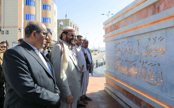 العرادة يدشّن مشاريع تنموية وخدمية ويزيح الستار عن مجسم النصر بمأرب (صور)