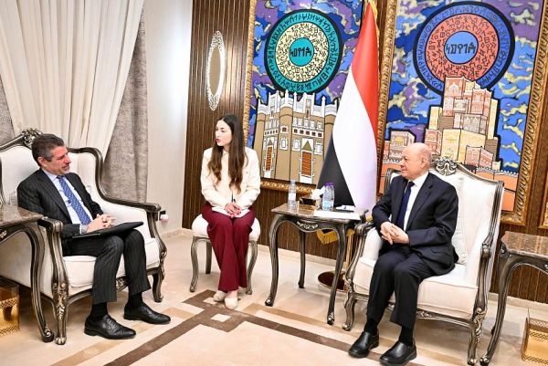 العليمي: ملتزمون بإنفاذ القرارات السيادية للدولة ونحذّر من تداعيات التمرد المسلح