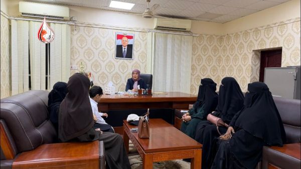 رابطة أمهات المختطفين تلتقي وزيرة الشؤون القانونية وتطالب بإجراءات لكشف مصير المخفيين قسرًا