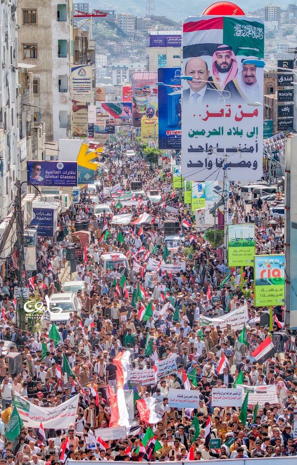 تظاهرة حاشدة في تعز تندد بالاعتداءات الإيرانية وتؤكد التضامن مع السعودية والخليج