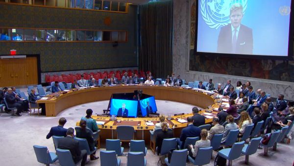 المبعوث الأممي يندد بجرائم المليشيا في حجة وتعز ويحذر من مساعيها لرهن اليمن بالصراعات الإقليمية