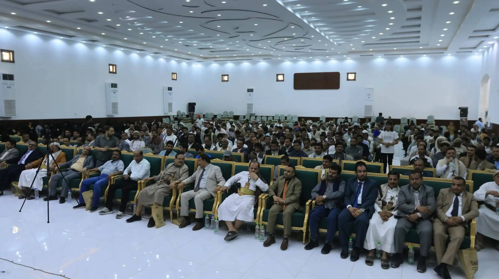 السلطة المحلية بمأرب تكرّم 400 عاملٍ وعاملةٍ مبرزين بمناسبة اليوم العالمي للعمال