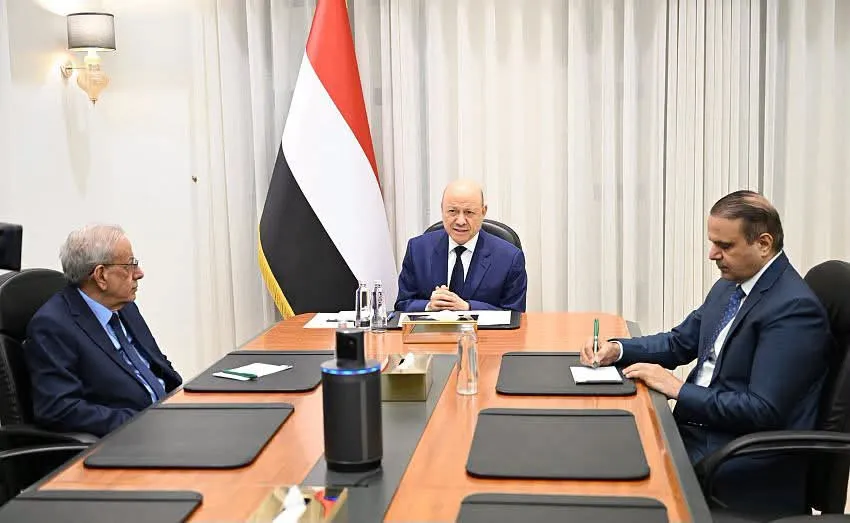 "العليمي" يؤكد أنّ الدولة لن تسمح بأي رحلات خارج اختصاصاتها الحصرية ولا بديل أمام المليشيات سوى القبول بالمبادرات الإنسانية المعلنة