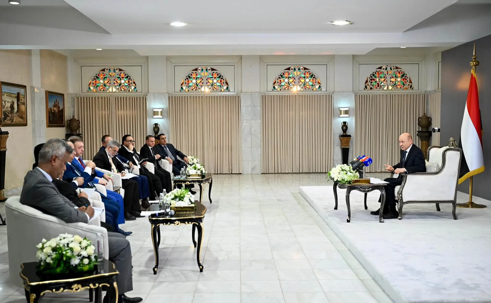 "العليمي" في رسالة أخيرة للمليشيات: الفرصة ما تزال متاحة لإلقاء السلاح والانخراط في بناء وطن يتسع للجميع