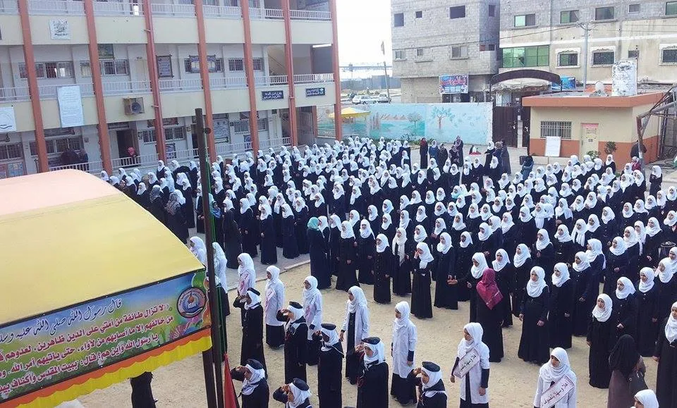صنعاء.. مديرة مدرسة "الاسراء" تحيل معلمة للتحقيق نتيجة عملها التطوعي لصالح الطالبات