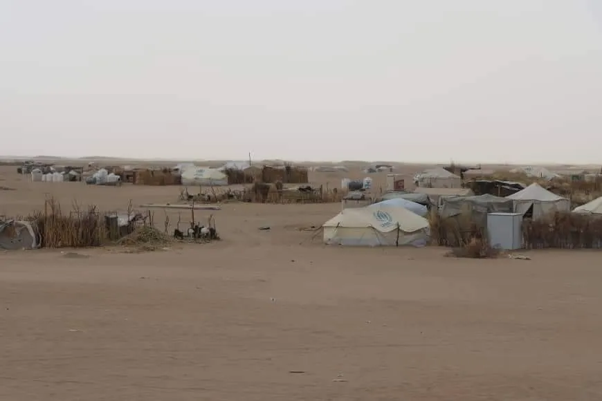 مركز حقوقي يدين استهداف الحوثيين مخيما للنازحين في مأرب