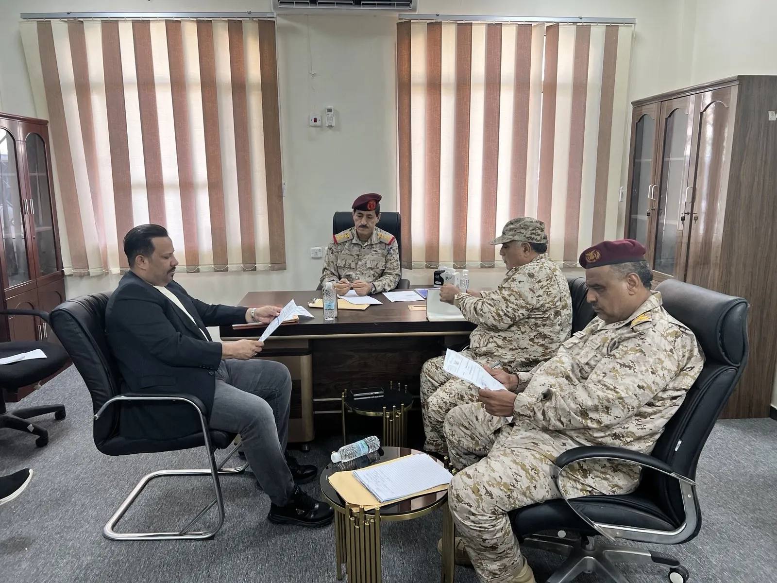عدن.. اجتماع عسكري يناقش ترتيبات تنفيذ توجيهات رئيس مجلس القيادة بشأن التعبئة العامة
