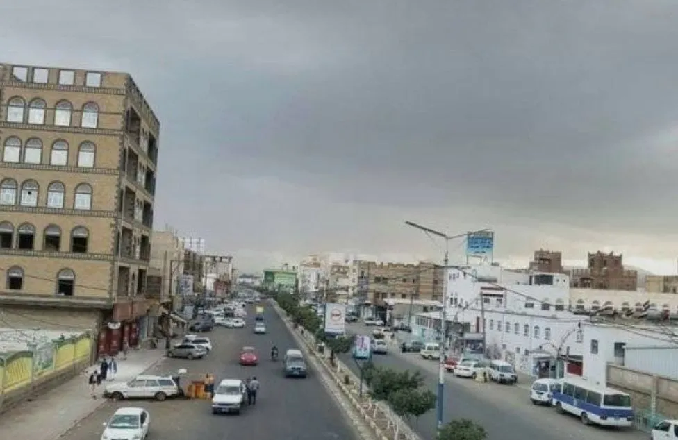 قيادات حوثية تُخلي عائلاتها من الجراف وسط استنفار متصاعد في صنعاء