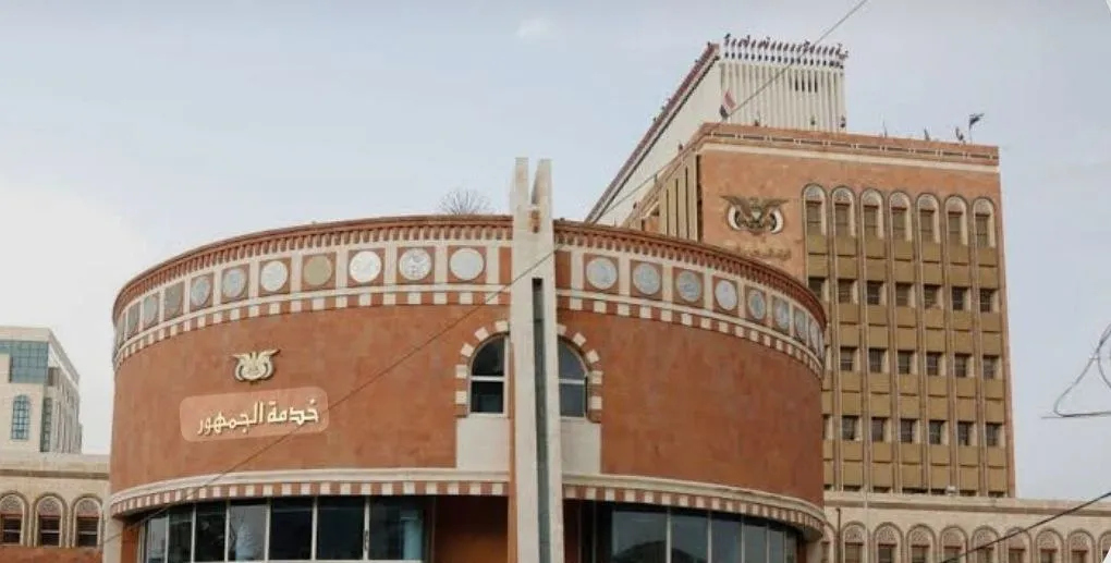 الحوثيون ينقلون أموالا وذهبا من مركزي صنعاء باتجاه صعدة بالتزامن مع انطلاق عملية «فجر اليمن»