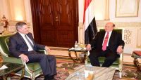 الرئيس "هادي" يناقش مع سفيري أمريكا وروسيا سبل إحلال السلام باليمن