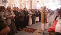 المخلوع يشارك في تشييع قيادي في حزبه قتلته المليشيات الحوثية وسط صنعاء(صور) المخلوع يشارك في تشييع قيادي في حزبه قتلته المليشيات الحوثية وسط صنعاء(صور)