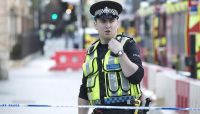 5 مصابين في حادثتي طعن وسط بريطانيا 5 مصابين في حادثتي طعن وسط بريطانيا